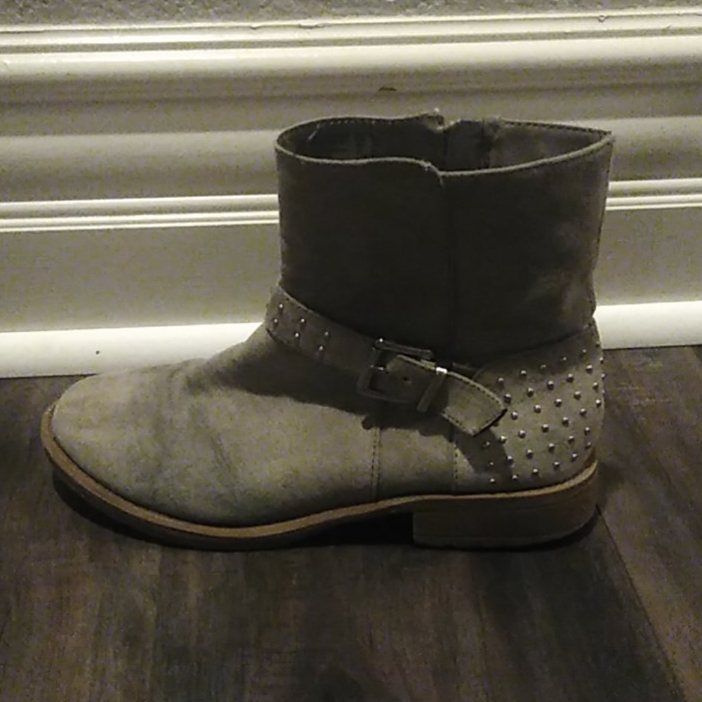 boots - Picture 2 of 4